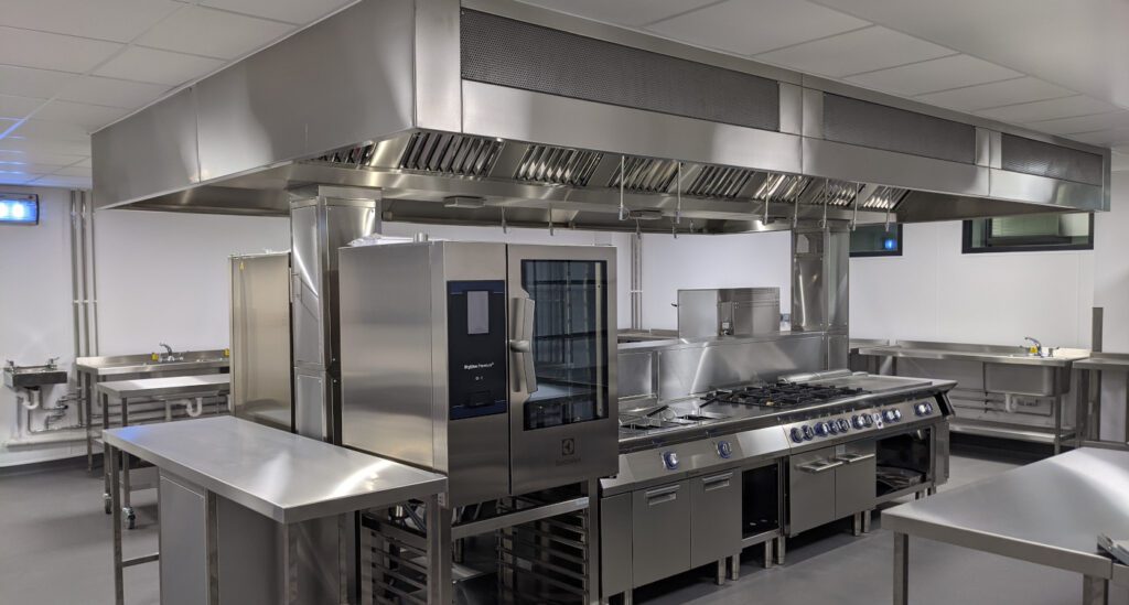 Save Time and Money: Why Online Shopping for Catering Equipment Supplies Simply Makes Sense