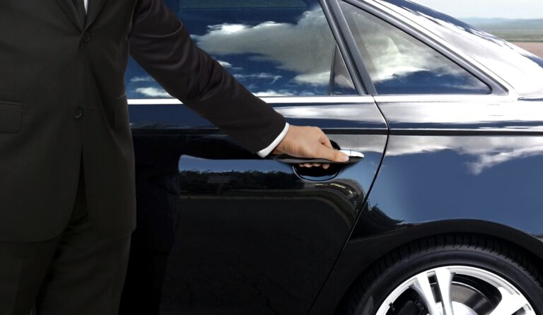 Stress-Free Travel Starts Here: Chauffeur Services for Heathrow Airport Transfers